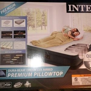 Queen size airbed